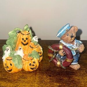 2 Small Figurines Decor